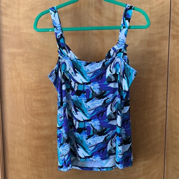 Cleo Abstract Ruffle Tank - Picture 7 of 9